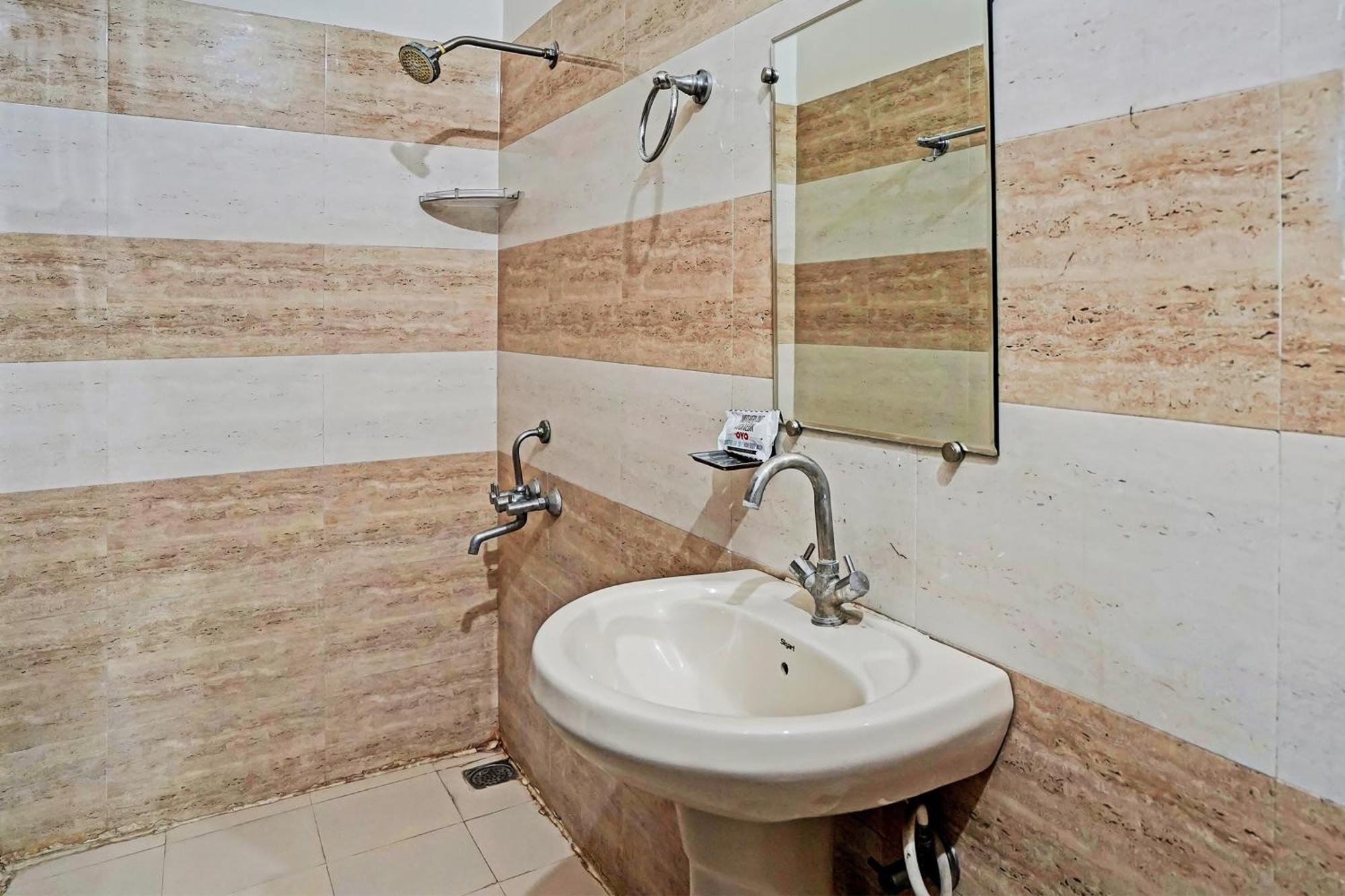Hotel O Golden Imperial Greater Noida Zewnętrze zdjęcie
