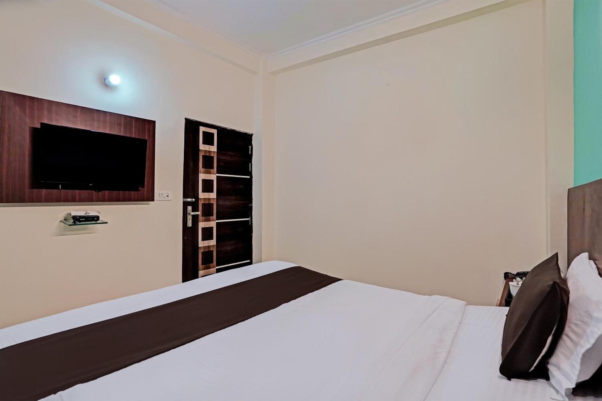 Hotel O Golden Imperial Greater Noida Zewnętrze zdjęcie